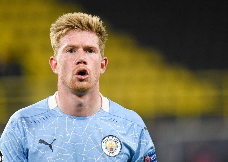 詹姆斯末节连得10分+致命抢断，湖人112-108险胜76人，40岁传奇再创历史纪录