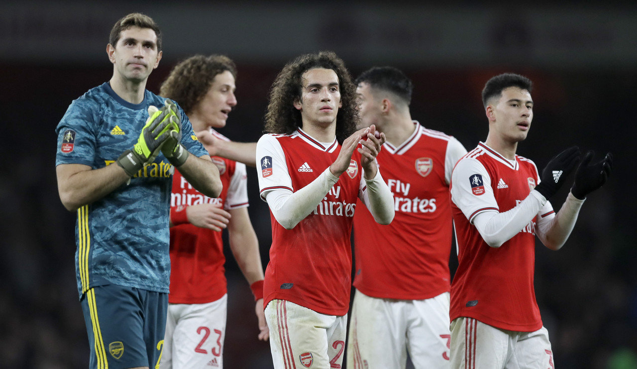 维尼修斯在所有体育场继续制造混乱