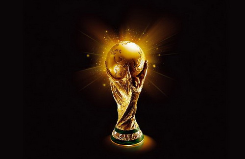 上海海港实现中超三连冠，为中国顶级联赛历史第三队