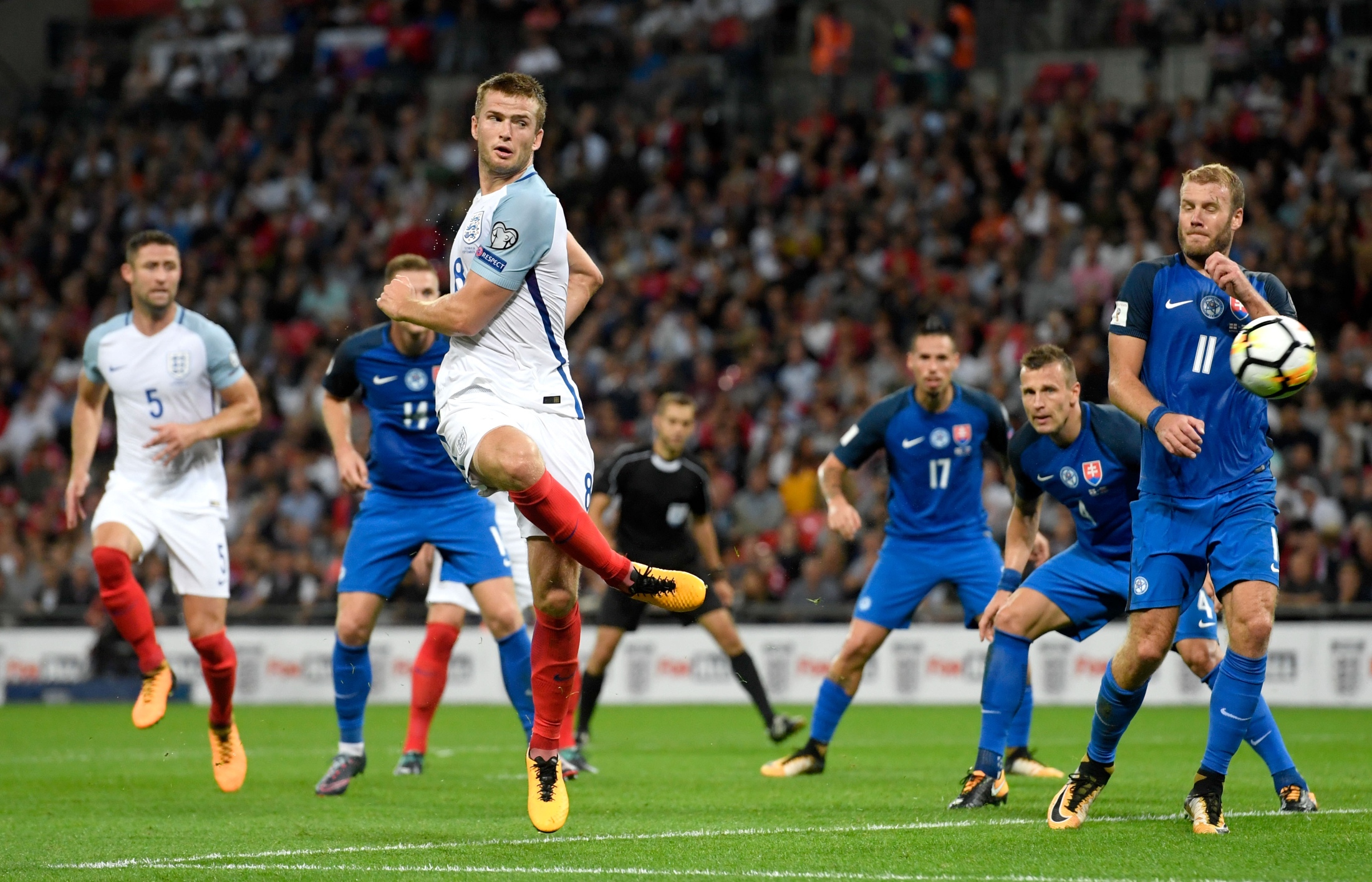 塞尔希-多明格斯：伊尼戈拥有领袖气质；目标是回到巴萨踢球